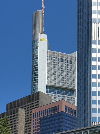 Fotos Commerzbanktower mit Häusern | Frankfurt am Main