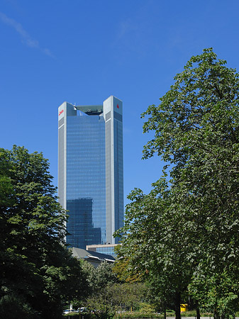 Fotos Trianon hinter Bäumen | Frankfurt am Main