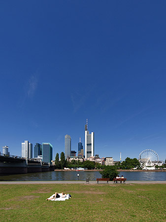 Fotos Skyline von Frankfurt mit Sachsenhausener Ufer | Frankfurt am Main
