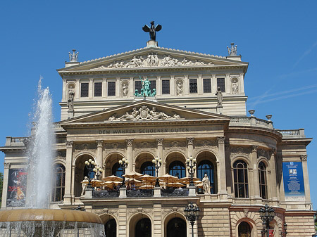 Foto Alte Oper mit Brunnen - Frankfurt am Main