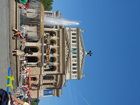 Foto Alte Oper mit Brunnen