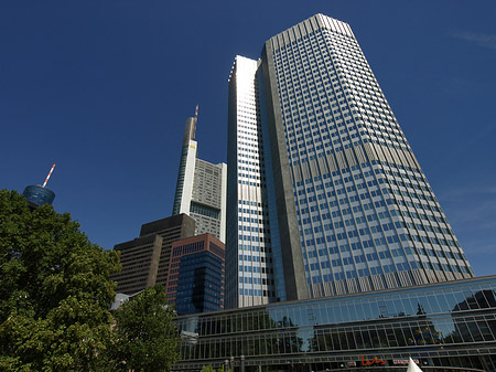Fotos Eurotower mit Häusern | Frankfurt am Main