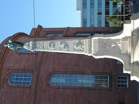 Foto Paulskirche hinter Statue - Frankfurt am Main