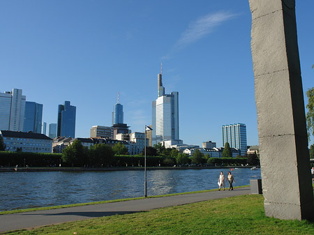 Foto Skyline von Frankfurt mit Obelisk - Frankfurt am Main