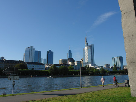 Fotos Skyline von Frankfurt mit Obelisk | Frankfurt am Main
