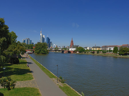 Fotos Skyline von Frankfurt mit Ufer | Frankfurt am Main