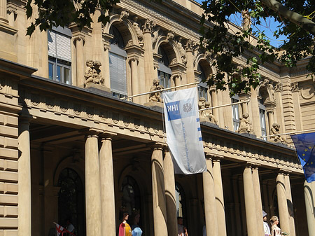 Foto Wertpapierbörse mit Flaggen